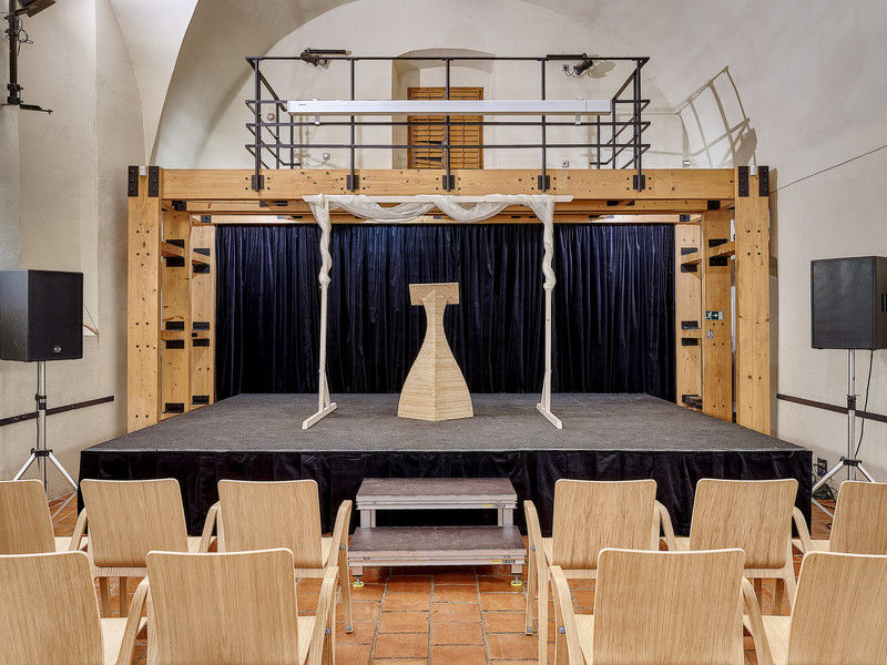 a bunch of furniture in a room